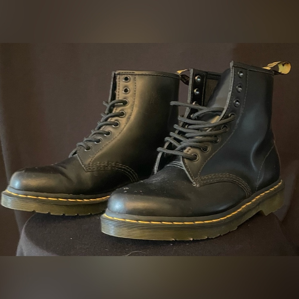 Doc Martin 1460 smooth leather lace up